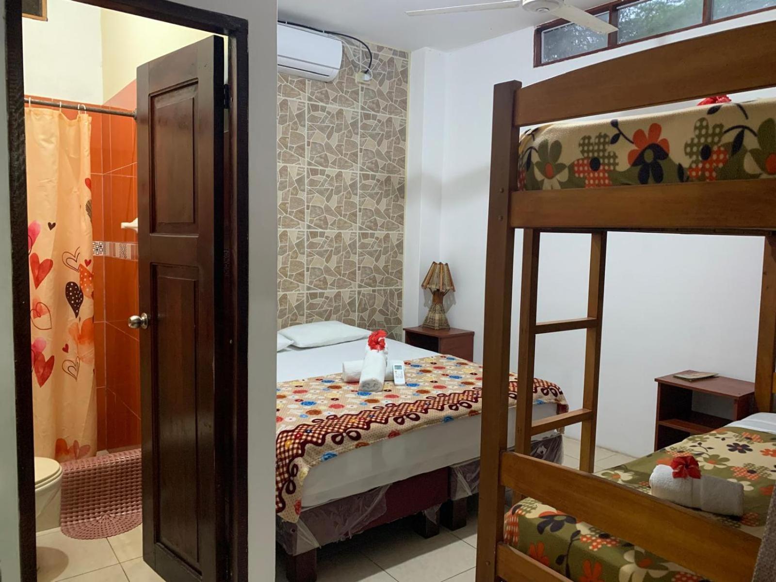 Hostal Casa Taisha Монтаньита Экстерьер фото